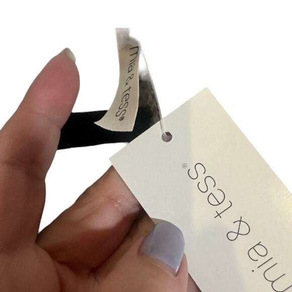 Mia & Tessa White & Gray Cape Cowl Neck Tassel Knit Poncho Women Sz OS - Picture 9 of 11